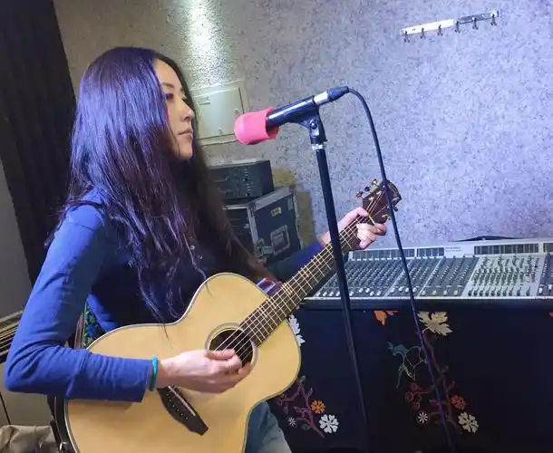 姜昕在生命的旅途中不停重生