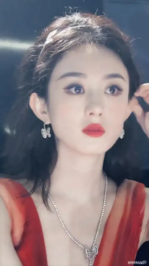 赵丽颖深v红裙##赵丽颖闪钻礼服
