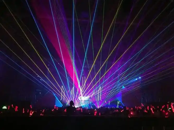 激光灯摇头灯激光灯户外激光灯酒吧激光灯生产厂家广州明伦舞台灯光