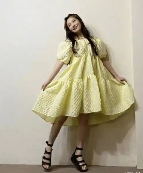 从胖爱豆逆袭成"时尚炸弹",joy穿蓬松裙气质好,时尚力超强_朴秀荣