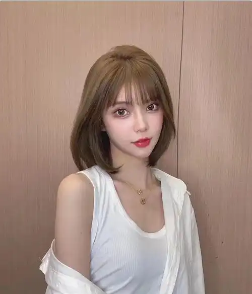 快来试试这23款发型吧,蓬松时尚又减龄,告别老气