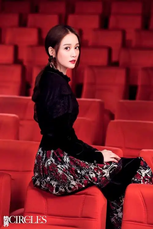 陈乔恩杂志封面出炉 绽放多面魅力