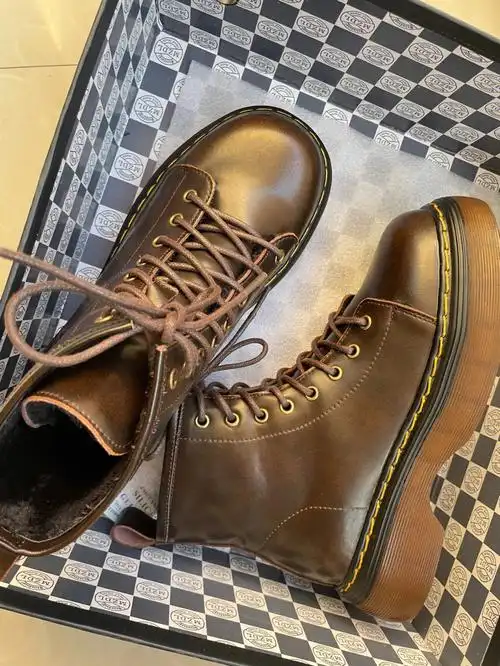 棕色马丁靴好好看呀一整个温暖的颜色