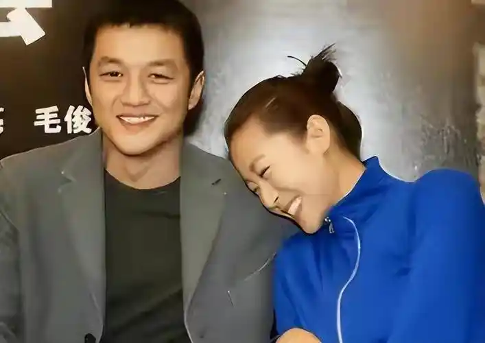 爸爸是副参谋长,家世显赫的她52岁却仍不婚不育_柯蓝才_李泉_李亚鹏