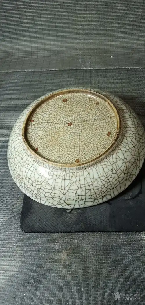 雍正哥窑开片七星大盘