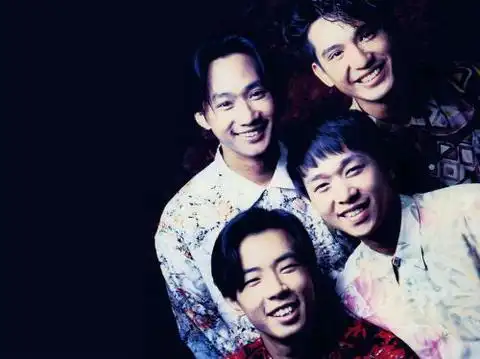 黄家强还透露,2005年"beyond告别演唱会"前,他曾想让三人合作创作一