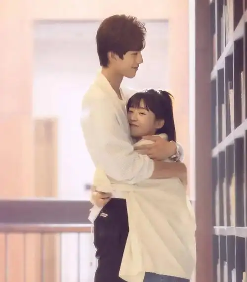 邓超元与宋伊人身高差 图/网络