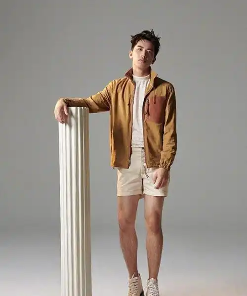 许魏洲提前过夏天穿大裤衩秀腿长一般人不敢驾驭