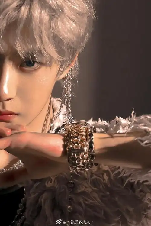 微信背景图#  那我就来给各位奉上一组王一博的氛围感神图98