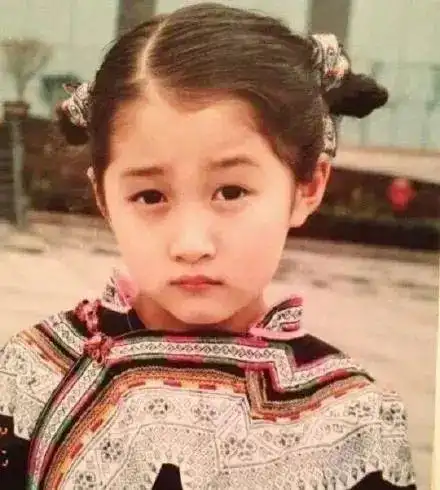 39张明星小时候照片,郭德纲小时候也很帅,王祖贤与摄影大师合影