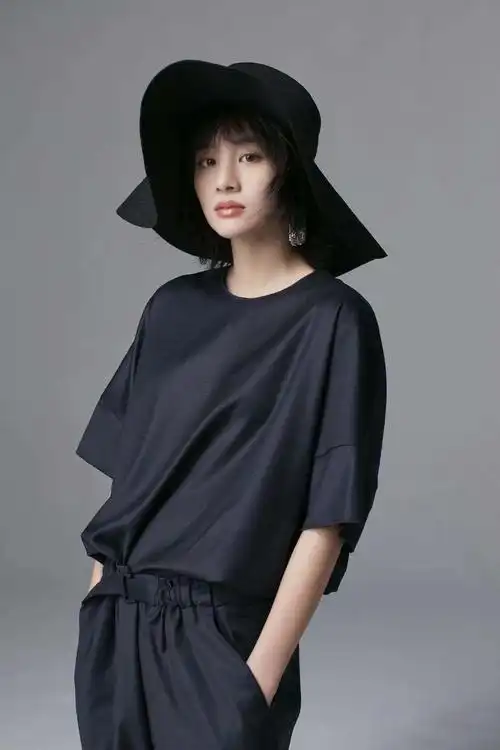 章龄之短发迎新坦言有遗憾仍期待希望