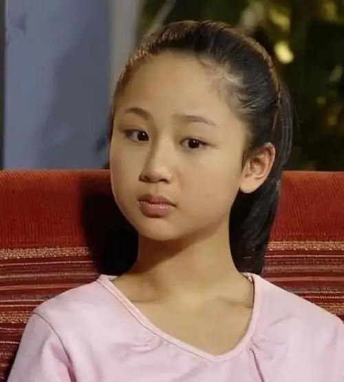 从小就学习成绩优异的姐姐夏雪,自幼成熟,乖巧懂事.