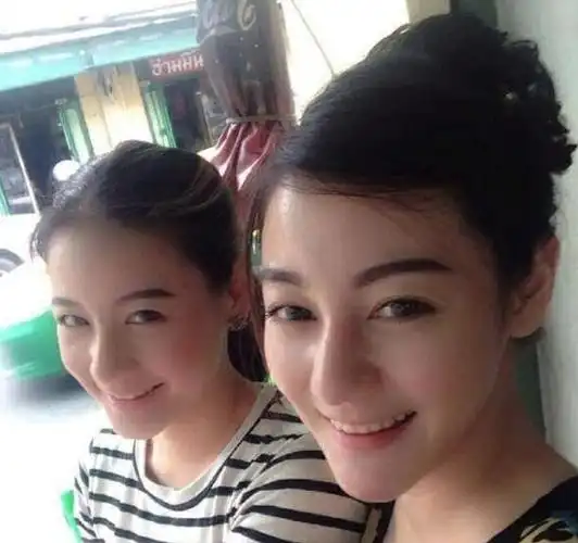 胖迪热巴的"双胞胎妹妹",颜值不输热巴,却没想到在街头卖烤串