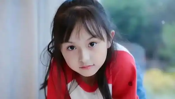 两岁出道年入百万,因太漂亮被禁止整容,如今的刘楚恬怎样了?