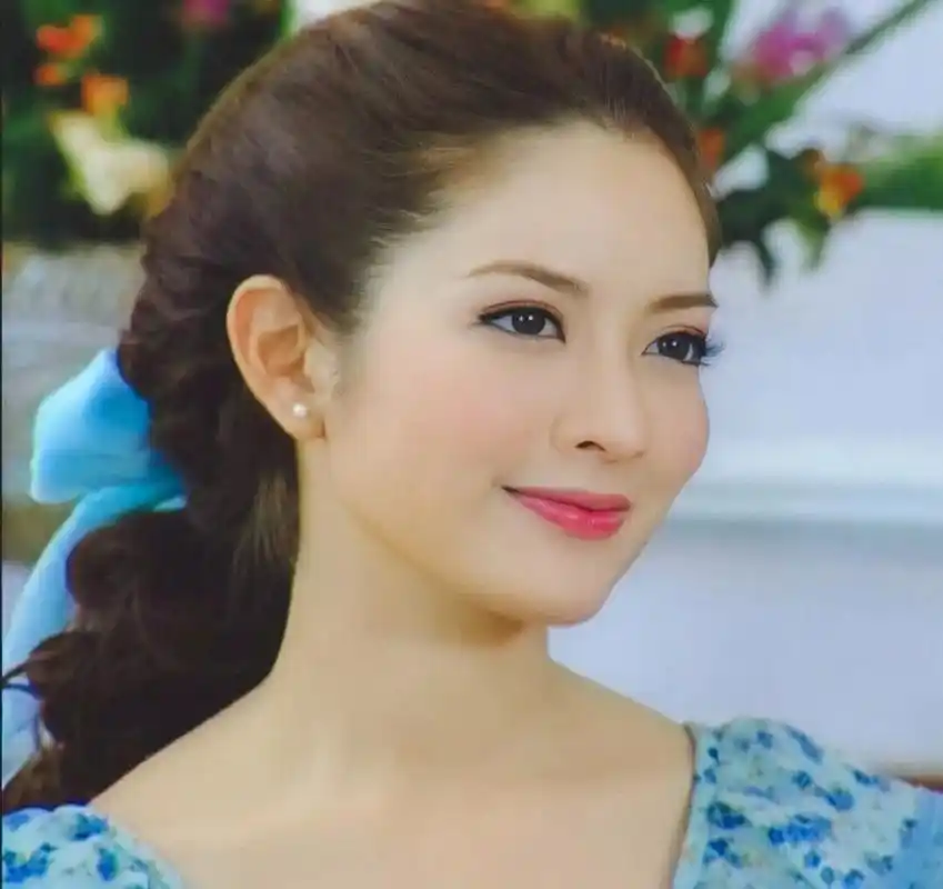 剧中的正面和侧面角度都能凸显出瓦妮达是个近乎完美的女孩子.