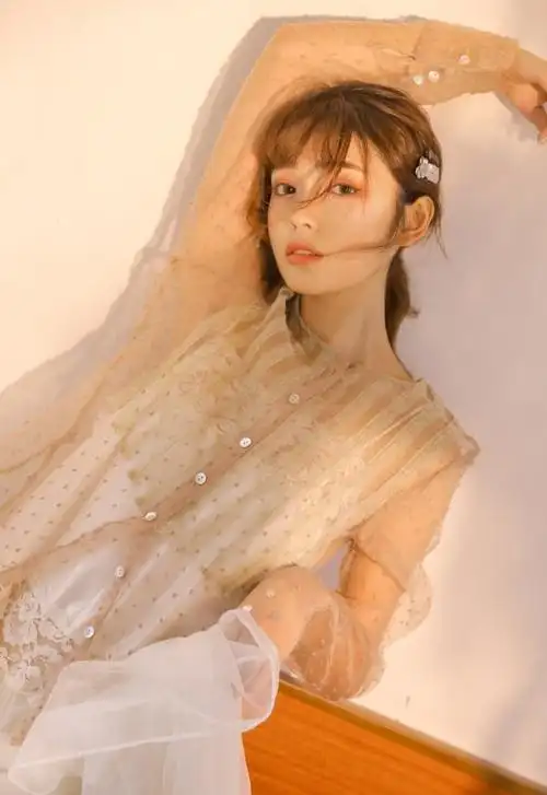 仙气飘飘清纯美少女透视长裙唯美动人美女图片