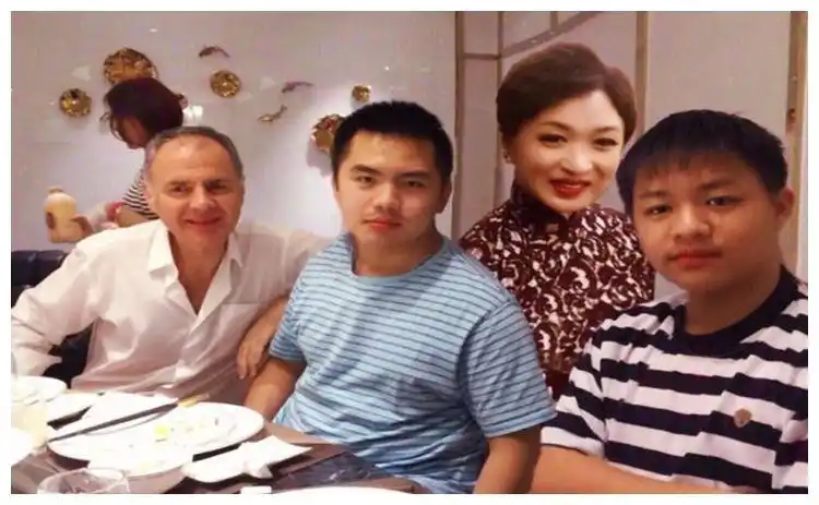 金星"富养"的孩子有多优秀?大儿子绅士,小儿子学霸,女儿优雅