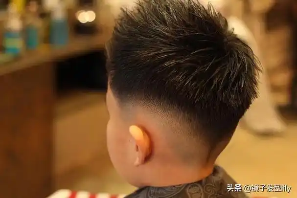 最帅小男孩发型来了,剪完很有型,适合大多数小男孩