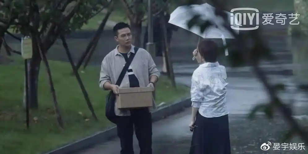 小舍得钟老师的人设从讨喜变成猥琐在这二人面前展现淋漓尽致