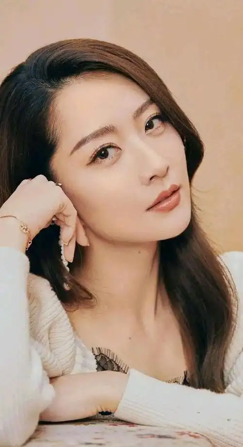 每日一星白冰身材窈窕皮肤光滑不愧是京城四大美女之一