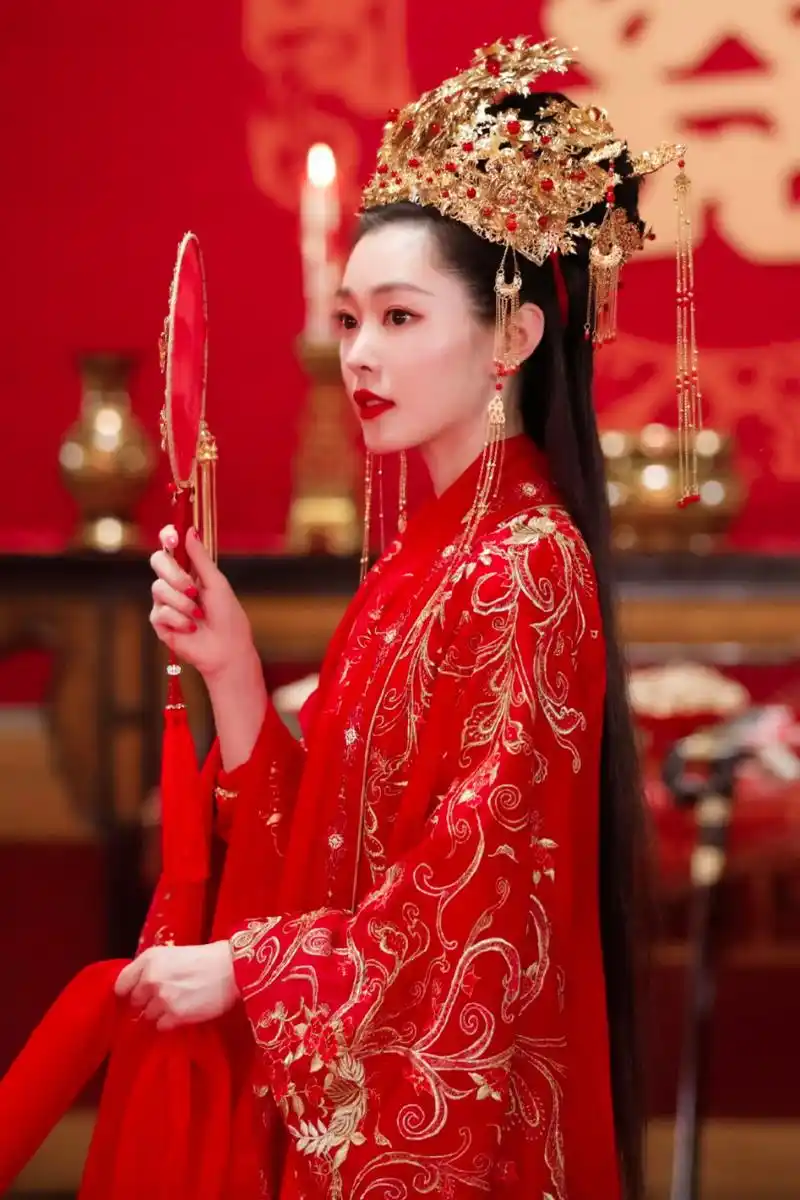 看宋轶的中式古典美,温婉知性.