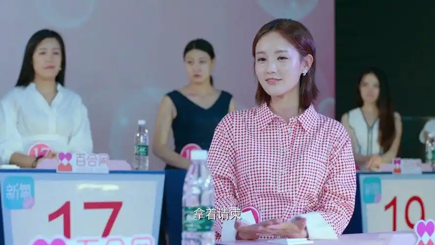 今晚@李一桐q 饰演的夏可可出于仗义上相亲节目对李洪海