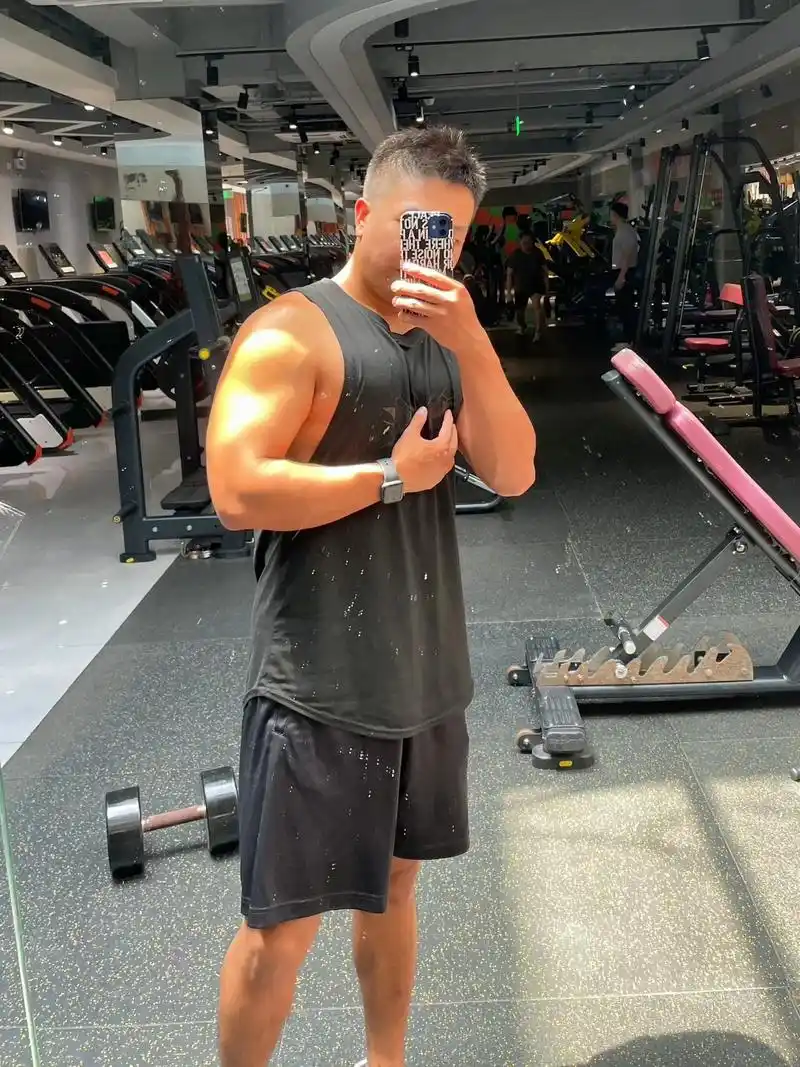 男友臂训练 练粗手臂保护你.#体育生 #撸铁男孩 #肌肉男养 - 抖音