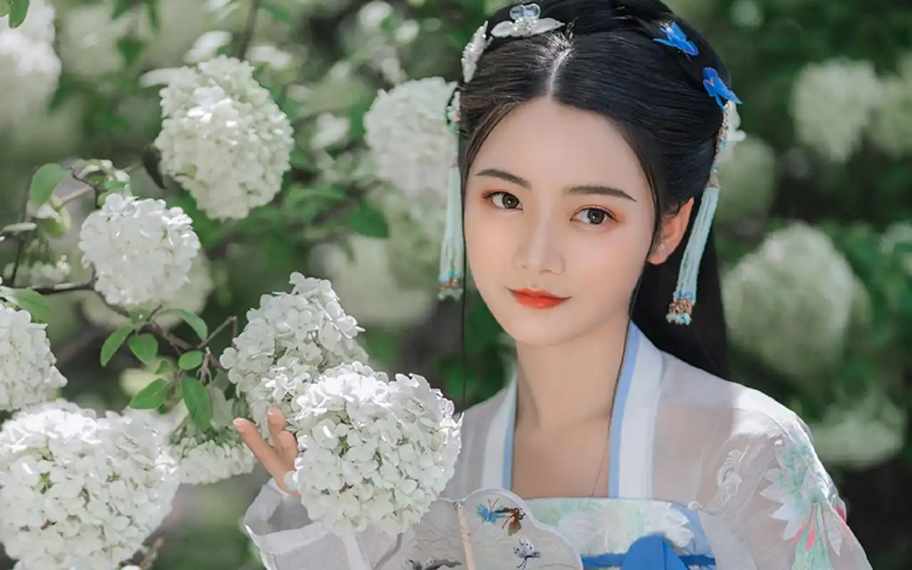 古风美女汉服唯美高清桌面壁纸