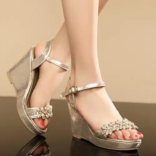 南国梦中人夏季欧美奢华金色坡跟水钻凉鞋女 低帮露趾防水台女鞋