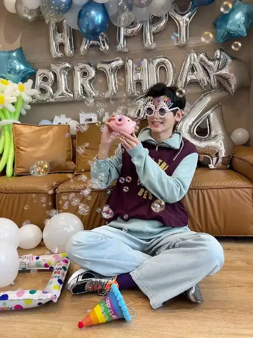 翟潇闻超话#翟潇闻肆意生长的廿四岁#再次祝小寿星@翟潇闻生日快乐!