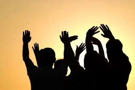 挥手背影告别图片