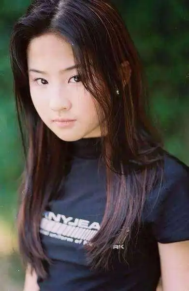 女星出道前照片,鞠婧祎杨幂一言难尽,angelababy还说没整容?