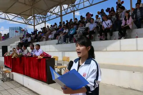 昭通市实验中学隆重举行高三年级毕业典礼暨高考壮行仪式