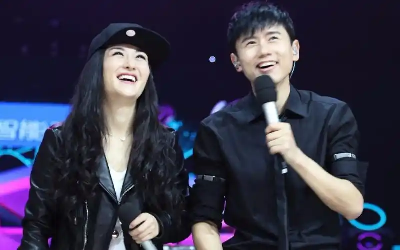 【恩爱】张杰谢娜历年演唱会同台合集,默契度满分超级甜