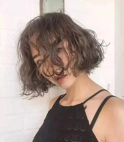 2020年最新短款卷发(2022年流行的短发小爆卷) - 美文分享 - 云科网