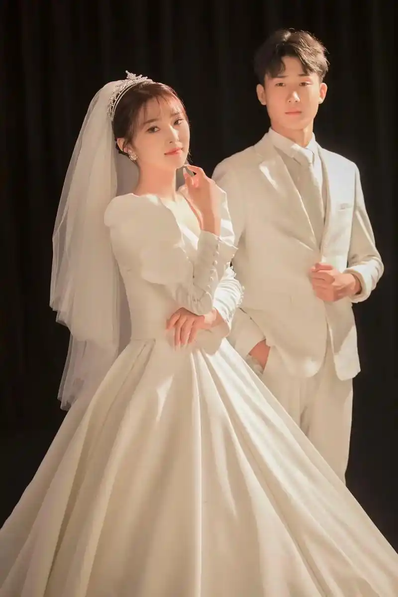 赵家有女初长成,晒一下女儿的结婚照,婚期已进入倒计时,心中有 - 抖音