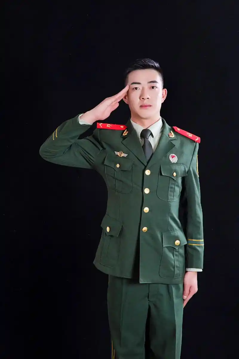 戎装虽解,军魂犹在.岁月流逝,本色不改,五星闪耀 祝黄先生八 - 抖音