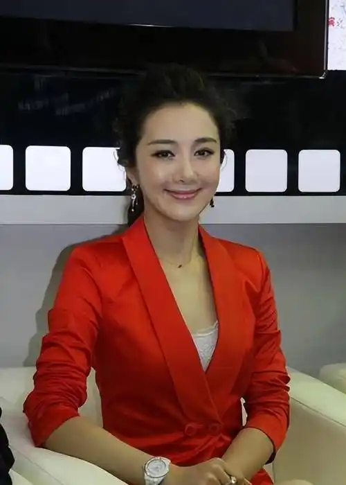 印小天是李依晓和叶璇共同的朋友,2014年,他邀请两人参加他的生日聚会