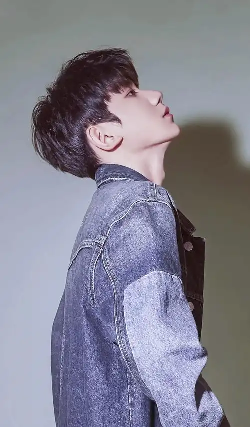 刚哥喉结杀小合集～轻熟荷尔蒙扑面而来,真的好绝!@tfboys-王源