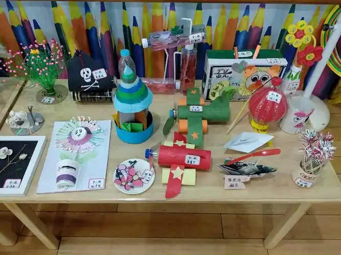"爱护环境,变废为宝"亲子创意手工作品展