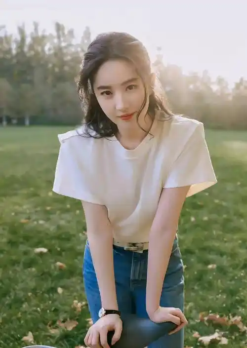 刘亦菲就穿个韩服就把他们激动的_仙女_低调_健身