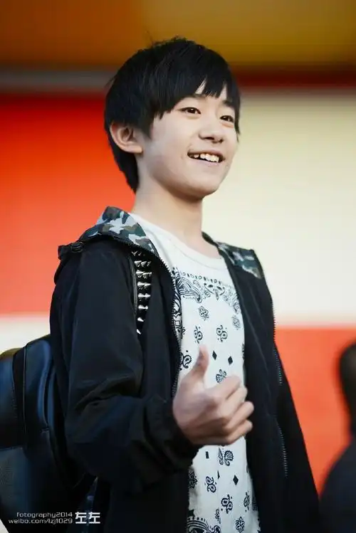 明明这时候还没到14岁但感觉已经自己处理了太多事情(  #易烊千玺