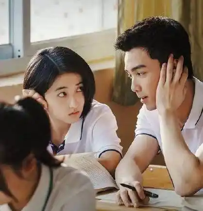 吴磊张子枫公开新剧恋情,二人甜蜜相拥,相当适合的一对情侣_电影_互动