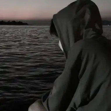 小众头像干净高级质感男