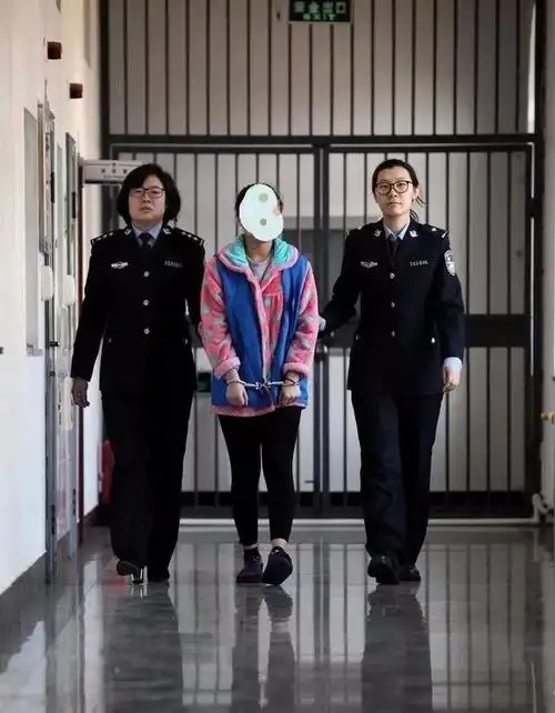 百花洲文艺出版社社长姚雪雪在看守所如何接受提审