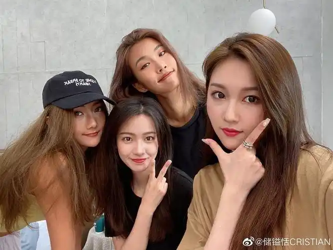 女四更新女生合照