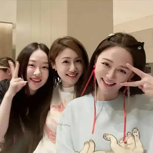 陈乔恩北京豪宅办闺蜜派对,霍思燕刘芸惊喜出镜,朋友圈太强大了