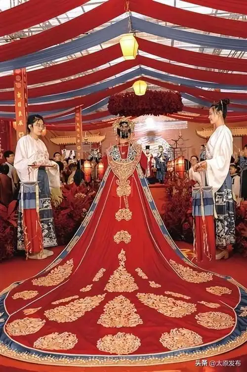 图片由受访者提供中式婚礼,汉服,传统曲艺以及诗词歌赋,受到越来越多