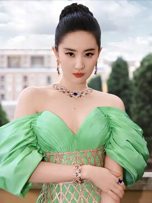 刘亦菲换了腰封