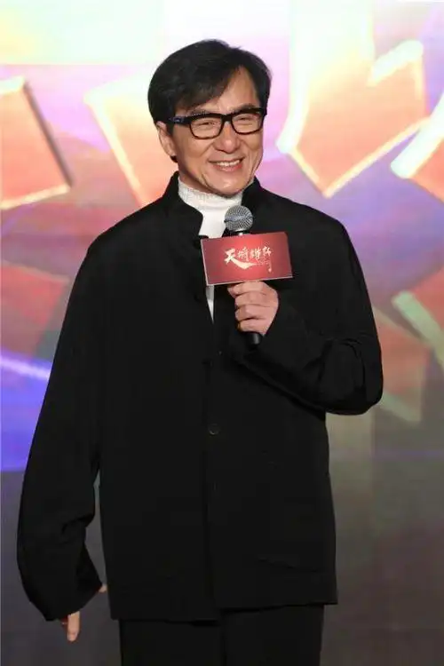 《天降雄师》庆功会 成龙:如果爱国被骂 请你们骂我